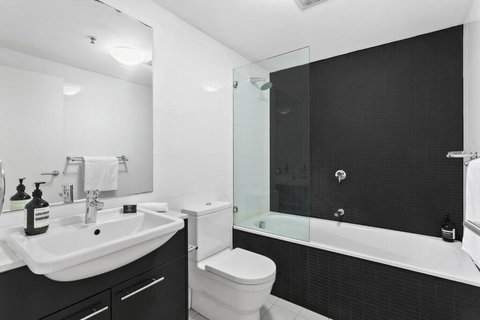 OXLST - St Leonards Sophistication Everything At Doorstep - Tourism Caloundra 2