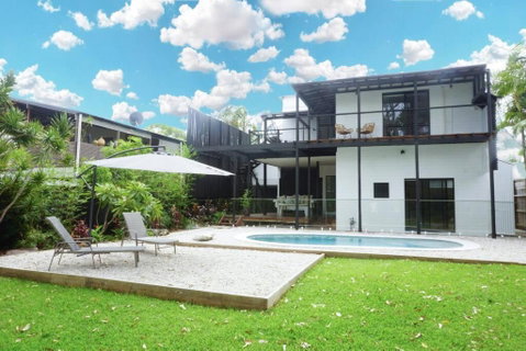 PACIFIC Stunning Coastal Home The Perfect Family Getaway - Tourism Caloundra 1