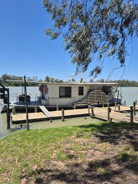 Paddle Wheeler Lilian - Tourism Caloundra 3