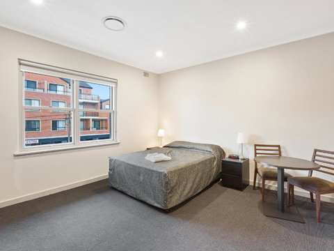 Padstow Park Hotel - Tourism Caloundra 0