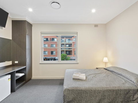 Padstow Park Hotel - Tourism Caloundra 1