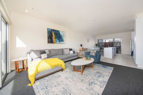 Page Seven By Property Mums - Tourism Caloundra 2