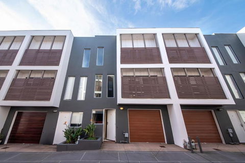 Page Seven By Property Mums - Tourism Caloundra 3