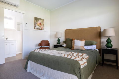 Pally Pub - Tourism Caloundra 1