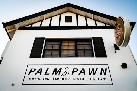 Palm And Pawn Motor Inn - Tourism Caloundra 0