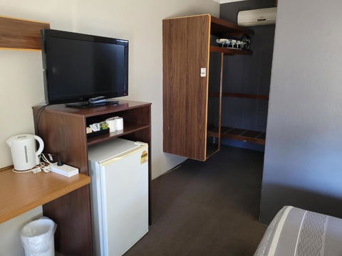 Palm And Pawn Motor Inn - Tourism Caloundra 3