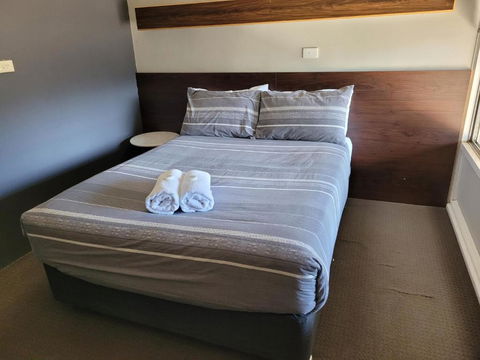 Palm And Pawn Motor Inn - Tourism Caloundra 1