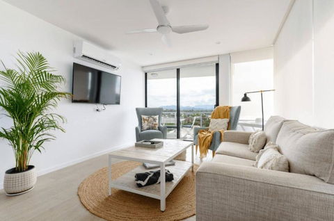 Palm Beach Escape With Rooftop Pool - CoastHM - Tourism Caloundra 3