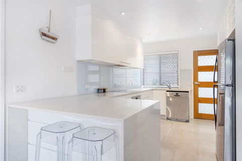 Palm Beach Haven - CoastHM - Tourism Caloundra 3