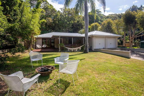 Palm Beach House - Sleeps 10 - Spacious - Tourism Caloundra 0