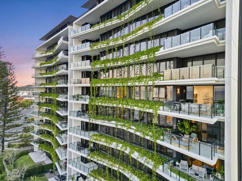 Palm Beach Luxury Apartment With Hinterland Views - Tourism Caloundra 1