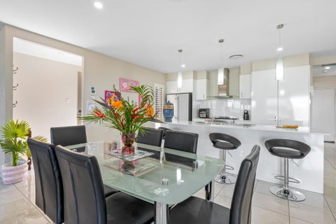 Palm Oasis Hinterland Home, Sleeps 10 With Pets - Tourism Caloundra 2
