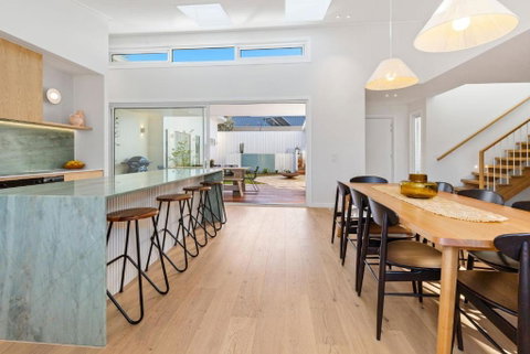 Palm Springs Hideaway - Tourism Caloundra 1