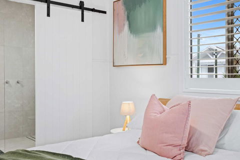 Palm Beach Cottage, Walk To Beach - Tourism Caloundra 1