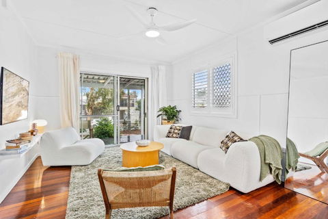 Palm Beach Cottage, Walk To Beach - Tourism Caloundra 0