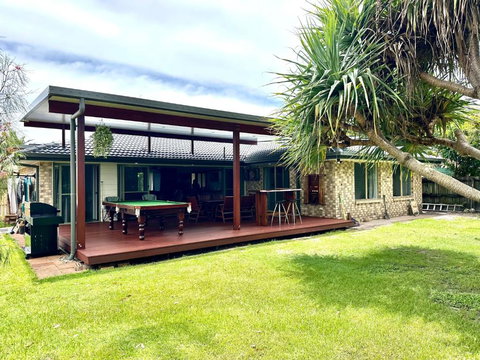 Pandanus Paradise. Newly Renovated 4 Bedroom Home - Tourism Caloundra 0