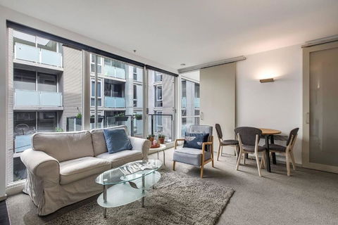 Parade Place - A Central Balcony Stay - Tourism Caloundra 1