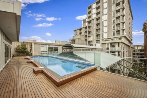 Parade Place - A Central Balcony Stay - Tourism Caloundra 2