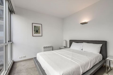 Parade Place - A Central Balcony Stay - Tourism Caloundra 3