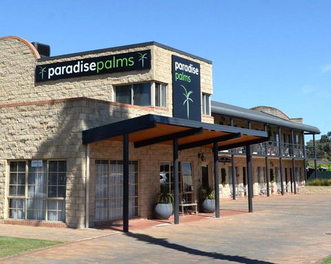Paradise Palms - Tourism Caloundra 0