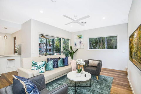 Park Avenue Townhouse Retreat Brisbane Sleeps 10 - Tourism Caloundra 3
