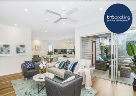 Park Avenue Townhouse Retreat Brisbane Sleeps 10 - Tourism Caloundra 0