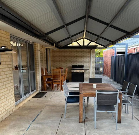 Parkside Pool Home In Aubin Grove - Tourism Caloundra 2