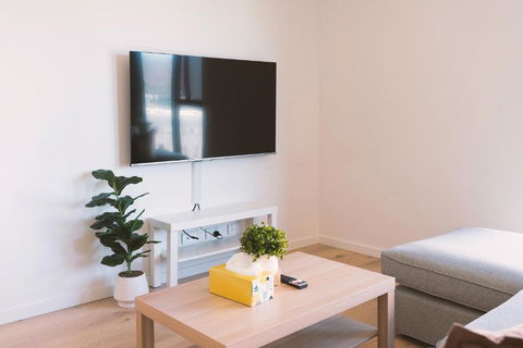 Patio Mt View 1BR Apt In CBD Near ANU And Museum With Free Parking And WiFi - Tourism Caloundra 1