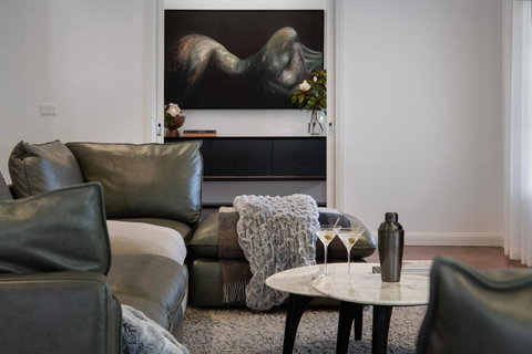 Peahen House - Tourism Caloundra 3