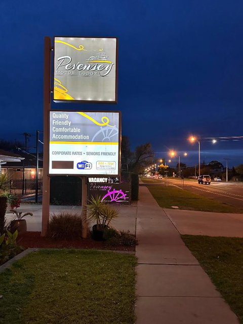 Pevensey Motor Lodge - Tourism Caloundra 0