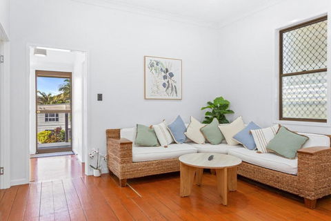 Perfect Cooee Bay Beach Getaway! - Tourism Caloundra 0