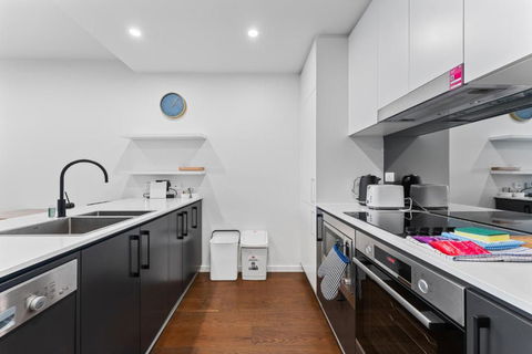 Perfect Location 1-Bed With Balcony, BBQ & Parking - Tourism Caloundra 1