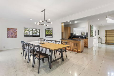 Perfectly Located 4-Bed House In Kensington - Tourism Caloundra 3