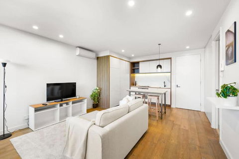 Perfectly Located Executive 1BR At Caulfield North - Tourism Caloundra 0