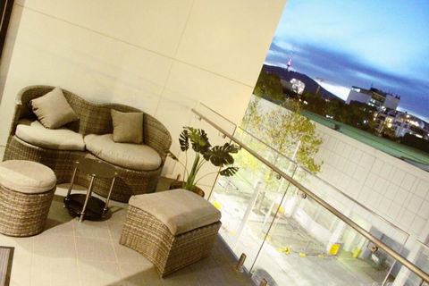 Perfectly Located Modern Apartment - Canberra CBD - Tourism Caloundra 3