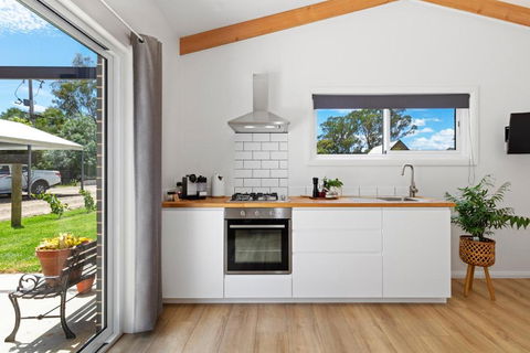 Piccolo B&B - The Perfect Getaway - Tourism Caloundra 0