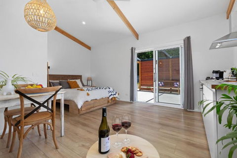 Piccolo B&B - The Perfect Getaway - Tourism Caloundra 3