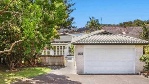 Pine Tree Cottage - Waterfront - Tourism Caloundra 1