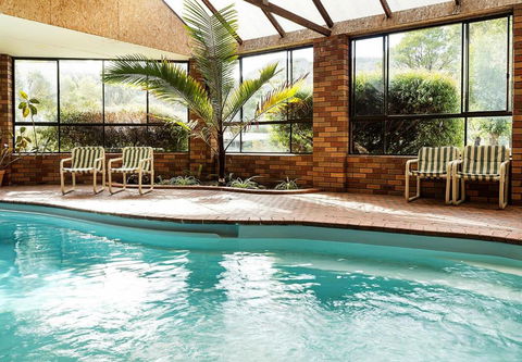 Pinnacle Holiday Lodge - Tourism Caloundra 0