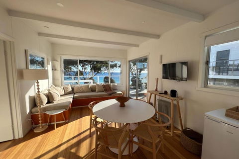 PIPI SHACK - Iconic Waterfront Shack Binalong Bay - Tourism Caloundra 2