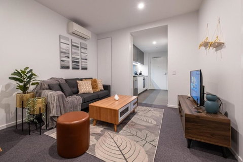 Pleasant &bright 2br2ba Apt Footscray Pool - Tourism Caloundra 1