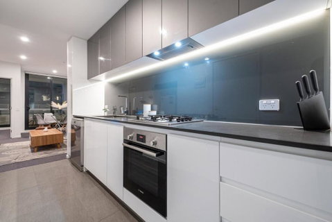 Pleasant &bright 2br2ba Apt Footscray Pool - Tourism Caloundra 3