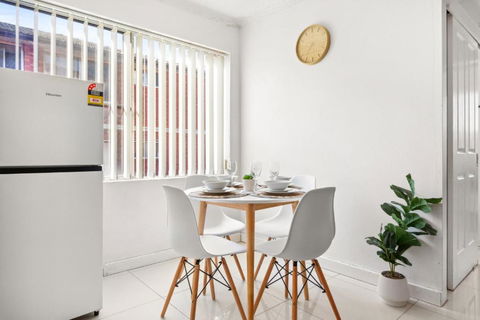 Polished 2-Bed Unit In The Heart Of Parramatta - Tourism Caloundra 1