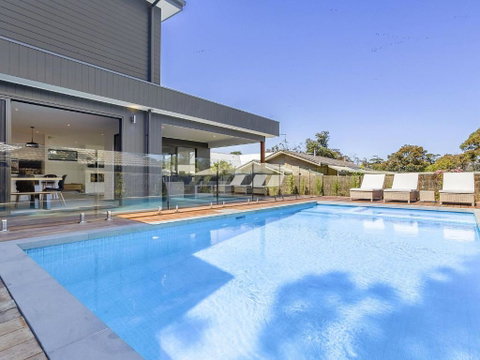Pool And Spa - 300m Walk To Beach - Tourism Caloundra 0