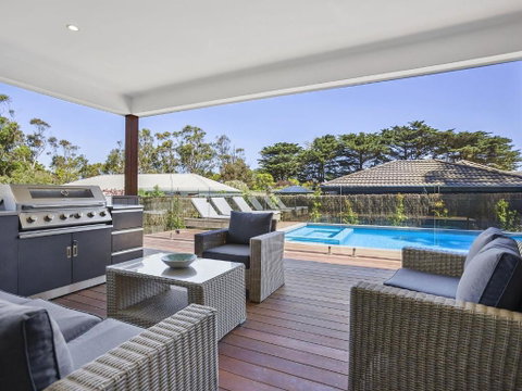 Pool And Spa - 300m Walk To Beach - Tourism Caloundra 1