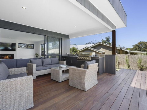 Pool And Spa - 300m Walk To Beach - Tourism Caloundra 2