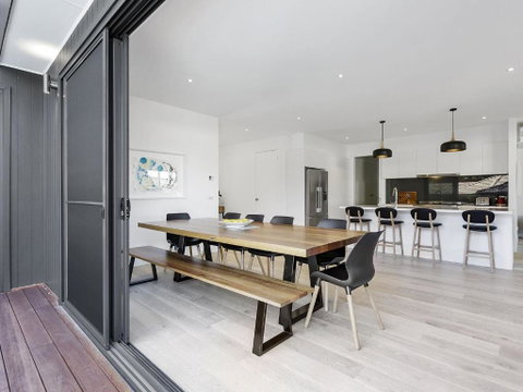 Pool And Spa - 300m Walk To Beach - Tourism Caloundra 3