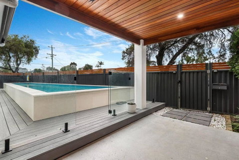 Pool House Hideaway - Tourism Caloundra 1