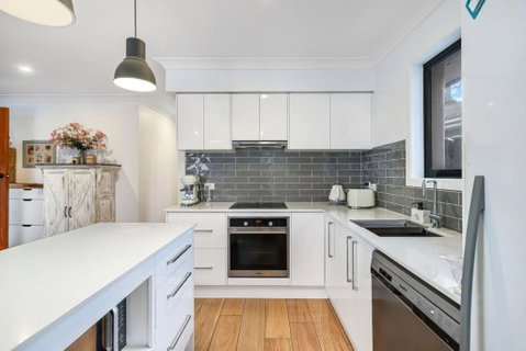Pool House Hideaway - Tourism Caloundra 2