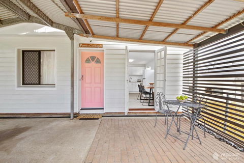 Poppies Cottage - Cooee Bay Beachside Retreat - Tourism Caloundra 3